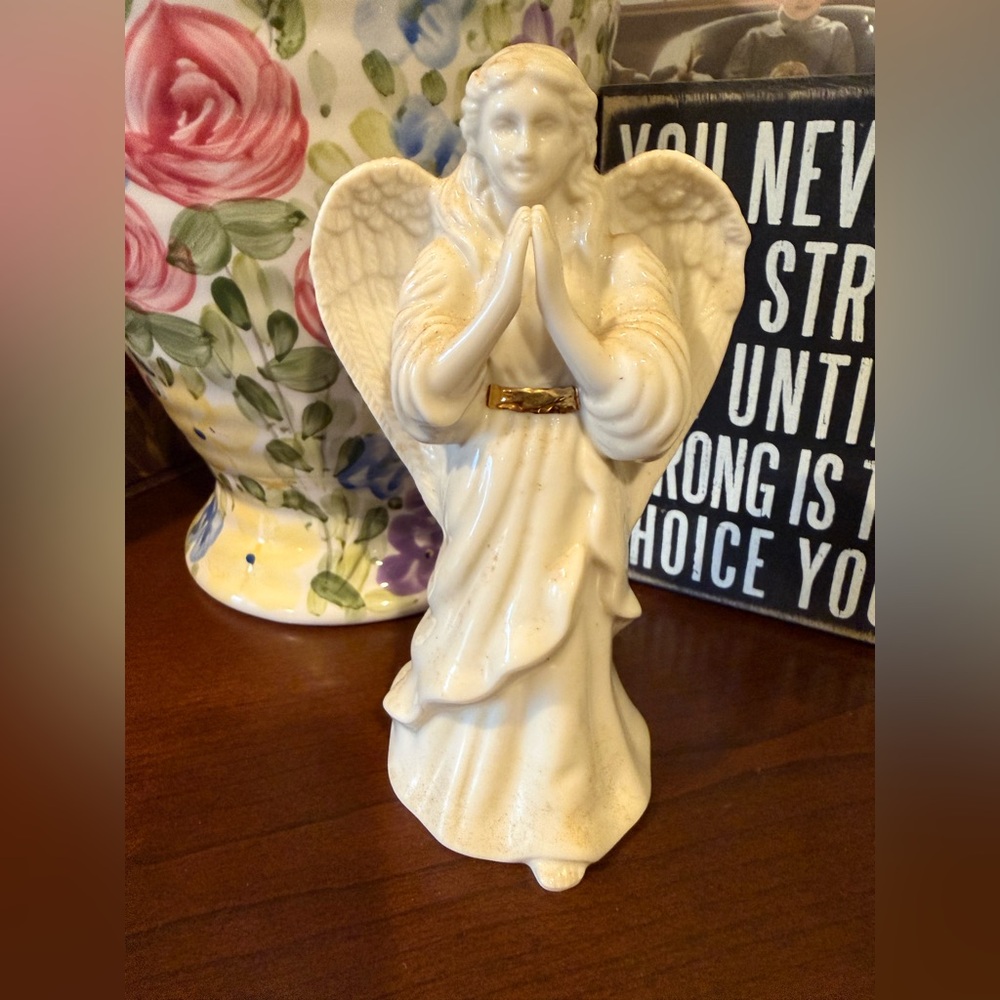 Lenox Ivory and Gold Angel Figurine - Picture 1 of 3